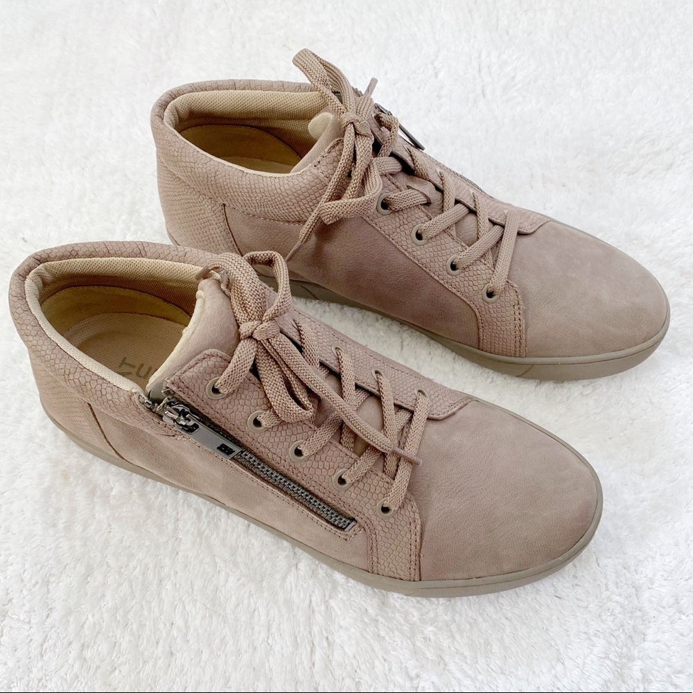 Naturalizer High Top Sneaker Size 10 Wide - Only worn once!